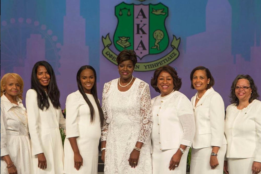 The Ladies of Alpha Kappa Alpha Sorority, Inc. Paint Atlanta Pink and Green
